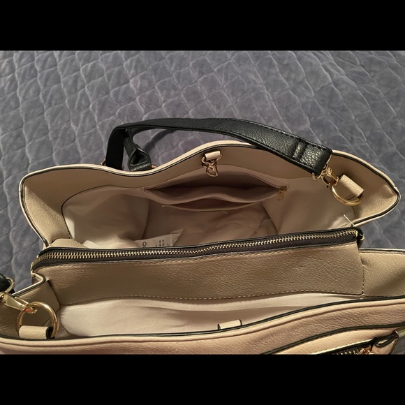 Aldo 2 tone cream and black handbag with shoulder strap. - Picture 7 of 16